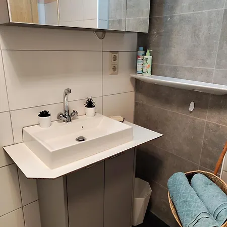 Doppelzimmer Mit Gemeinschaftsbad Und Kleiner Kueche Nannen 382 阿尔贝施文德