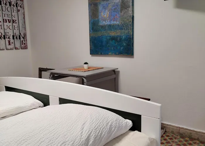 Homestay Doppelzimmer Mit Gemeinschaftsbad Und Kleiner Kueche Nannen 382